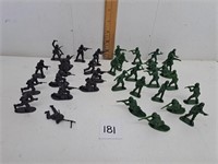 35 Us and German Toy Soldier