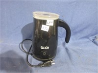 electric kettle .