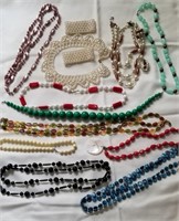 Beaded necklaces (11 in lot)