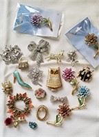 Brooches - 22 in lot