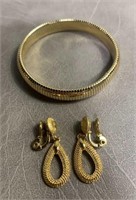 Gold Tone Monet Clip on Earrings & Stretch