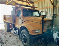 1993 International single axle dump truck