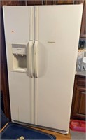 Frigidaire refrigerator/freezer with water and