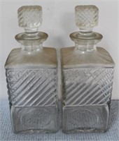 Pair of Glass Decanters (2pcs)
