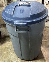 Rubbermaid 32 Gallons Trash Can