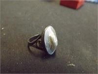 Sterling Sivler Ring w/ Mother of Pearl Stone