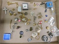 33 pins - 5 pendants - 4 keychains