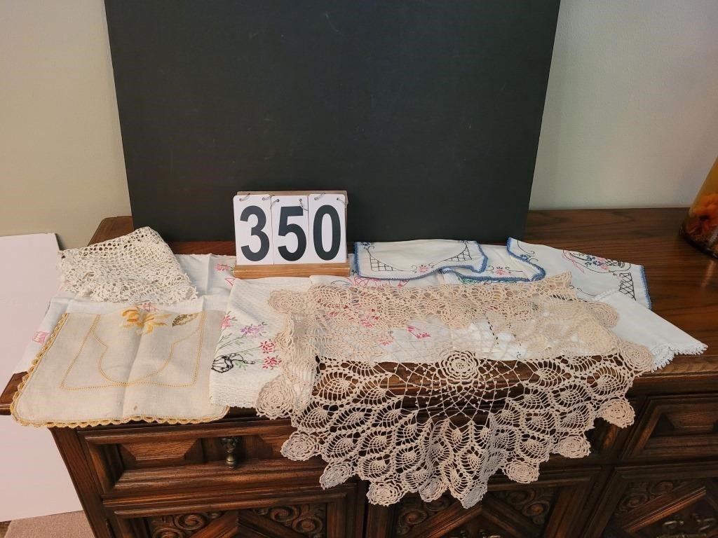 Table Runners ~ Doilies