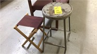 METAL STOOL AND A COLLAPSIBLE STOOL