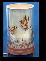 VINTAGE TV LAMP W/ DUCKS & CATTRAILS