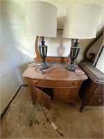 Antique dresser & lamps