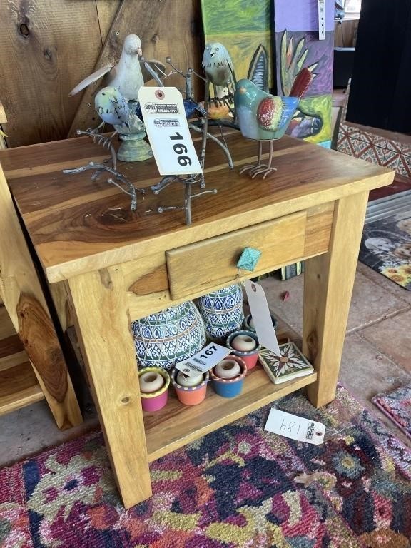 Wooden end table with lots excellent wood grain