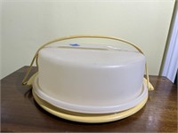 Vintage Tupperware Cake Taker