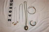 Lot of Ladies Vintage Jewelry