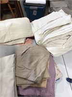 Mixed box lot bed sheets & pillow covers