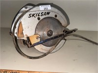 Older Working Skilsaw.  Needs new blade