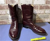 BURGUNDY JUSTIN BOOTS, SIZE 10D