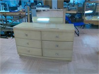 6 drawer blonde dresser with mirror. Mirror does