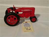 Vintage Product Miniature Farmall M 1/16