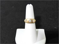 10K GOLD AND 3 DIAMOND RING - SIZE: 6 1/2