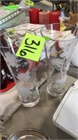 2 glass vases