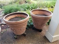 2 PLASTIC FLOWER POTS WITH ROLLERS