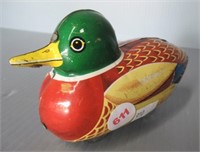 Vintage tin wind up duck, made in Japan.