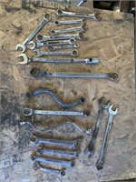 19 Mixed wrenches, craftsman and Taiwan wrenches