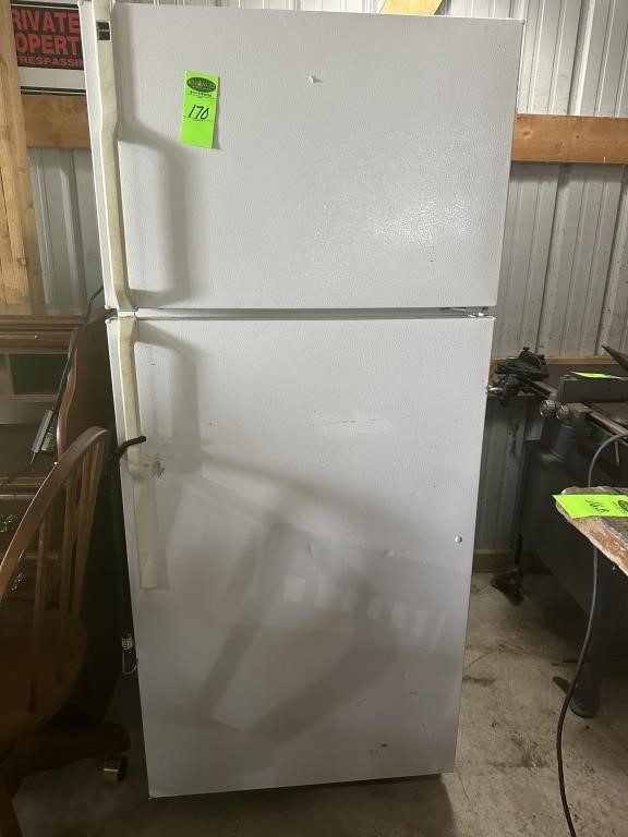 Hot Point 2 Door Refrigerator/Freezer - runs