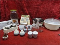 Kitchen item lot.