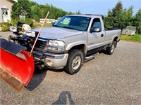 2005 GMC 2500HD SEL With 7' 6" Western Plow