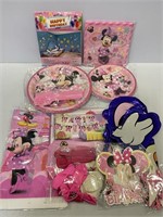Two packs of Minnie Mouse table party supplies