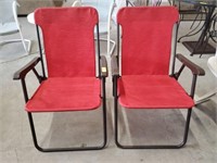 PAIR OF OUTDOOR FOLDING CHAIRS