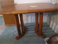 Table with 2 chairs,