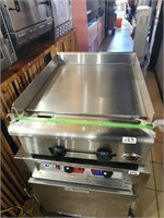 NEW WELLS 2' GAS FLAT GRILL SS TOP HDG-2430G