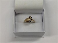 10k yellow gold Ring features a dolphin