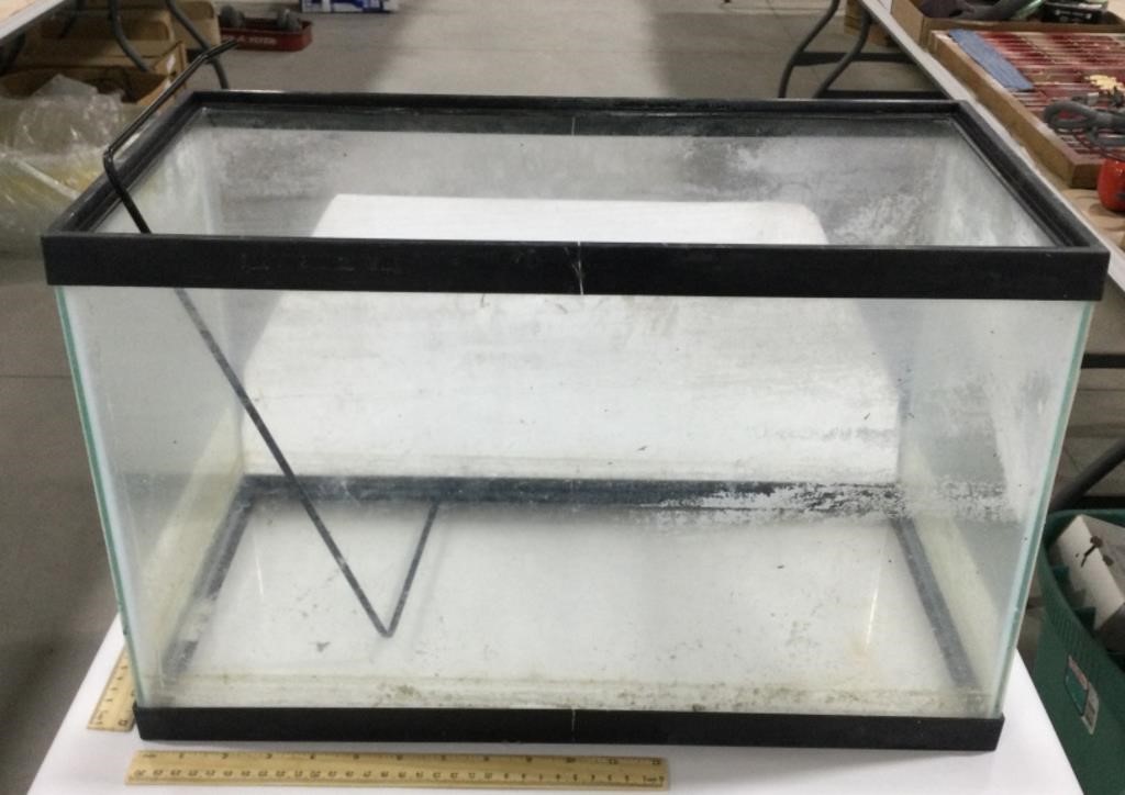 Glass aquarium tank-no lid-20.5x10.75x12.5 in