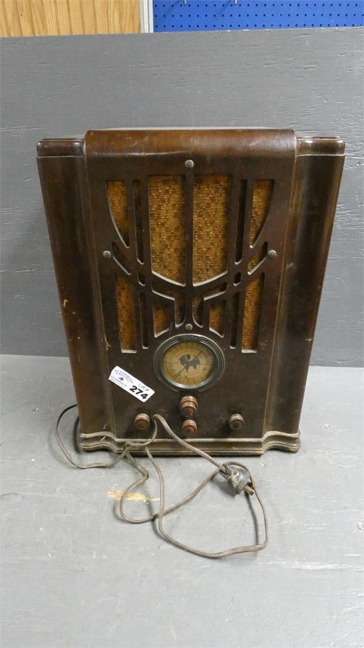 Fada Antique Stand Up Radio
