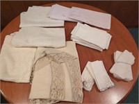 Lot of tablecloths and napkins (3 vinyl)