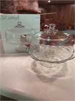 Savannah cake plate and lid