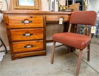 Young Hinkle Knee Hole Desk w/Upholstered Chair