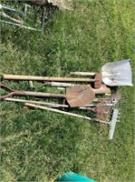 Job lot of shovels, fan rakes