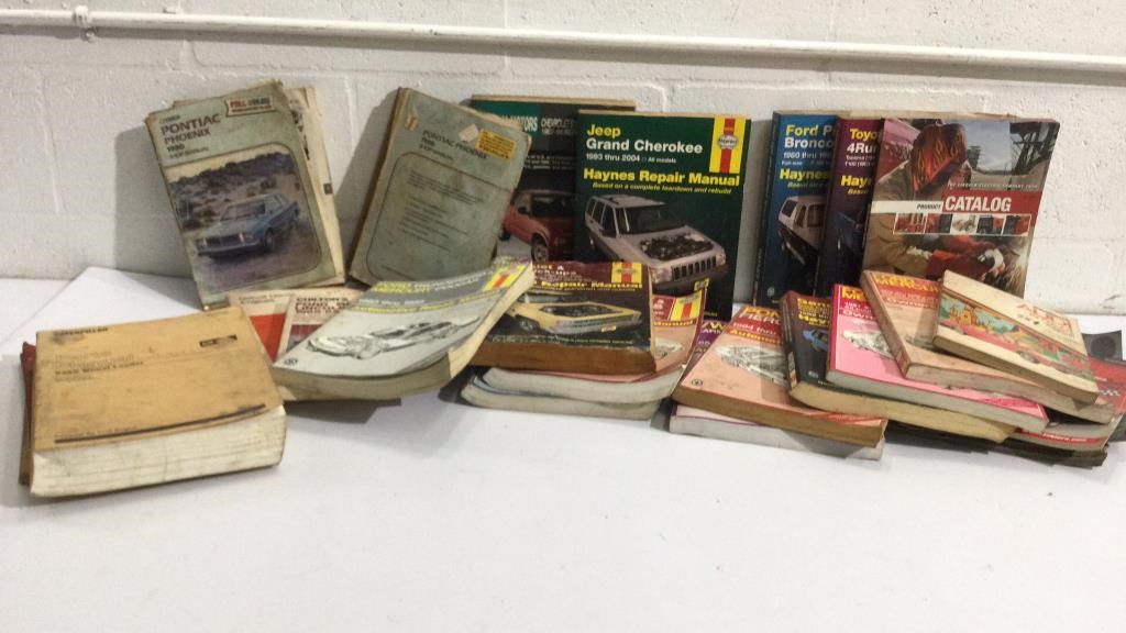 Assorted automotive Manual & Parts Books T13A