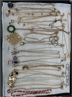 FLAT LOT OF COSTUME JEWELRY NECKLACES 20+