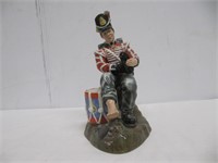 ROYAL DOULTON "DRUMMER BOY" (9")