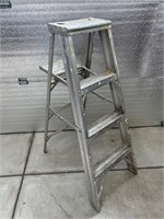 4-Foot Aluminum Ladder
