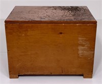 Pine toy box, 20" x 28" 26.5" tall (scratches on