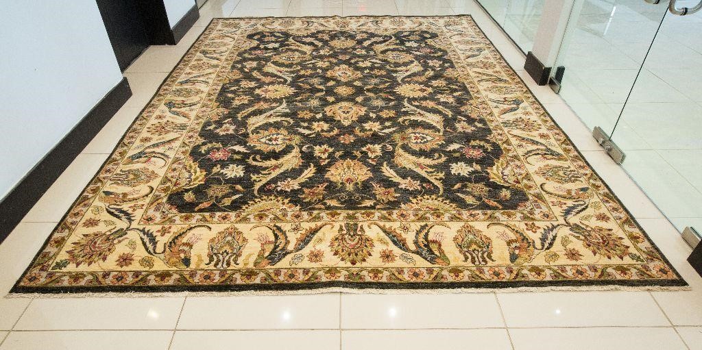 Unlimited Luxury Rug Auction 17