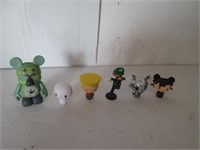 LOT 6 POPCORN FIGURES ( VINYLMATION, LUIGI)