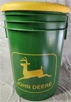 John Deere 6 Gallon Bucket w/Lid